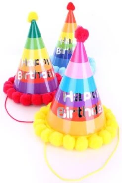 Feesthoedjes Karton Met Pompons, Opdruk 'Happy Birthday'