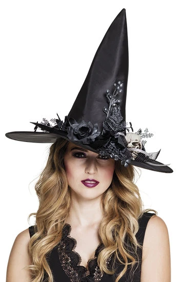 Boland Heksenhoed Zwart Met Decoratie Van Zwarte Bloemen En Doodshoofd 1 Boland Heksenhoed Zwart Met Decoratie Van Zwarte Bloemen En Doodshoofd